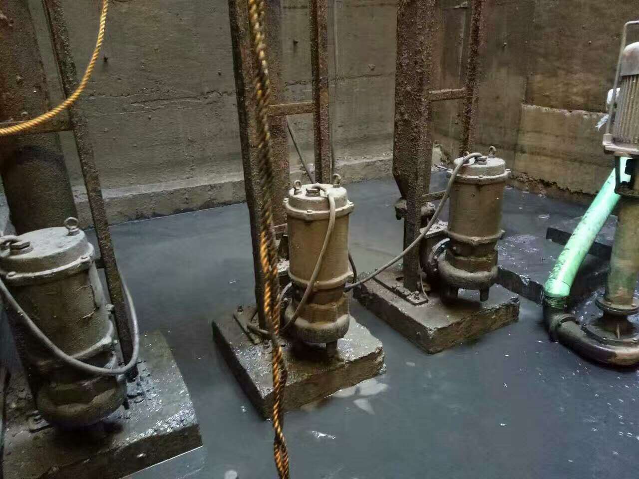 新吴污水池清理